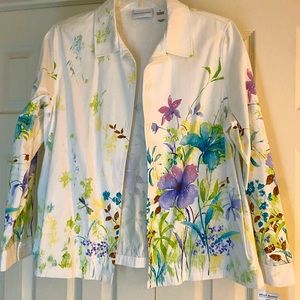 Alfred Dunner Floral Blazer, buttons up the front, side pockets, new with tags.